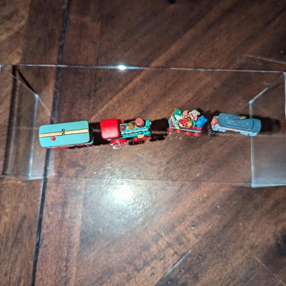 1990 Hallmark  Collectors Series Mini Keepsake Ornament Trains - Picture 3 of 11